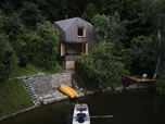 Cottage Inspired by a Ship Cabin