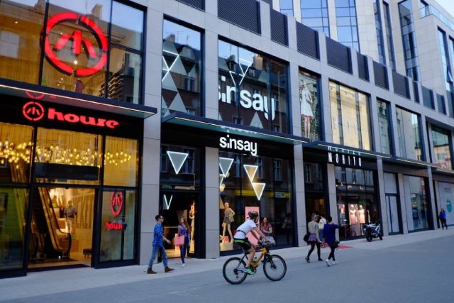 Polish fashion retailer Sinsay to open two locations in the Family Market  projects developed in Iași by IULIUS Company - Business Review