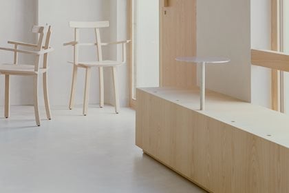 NERVOSA | Chair with armrests