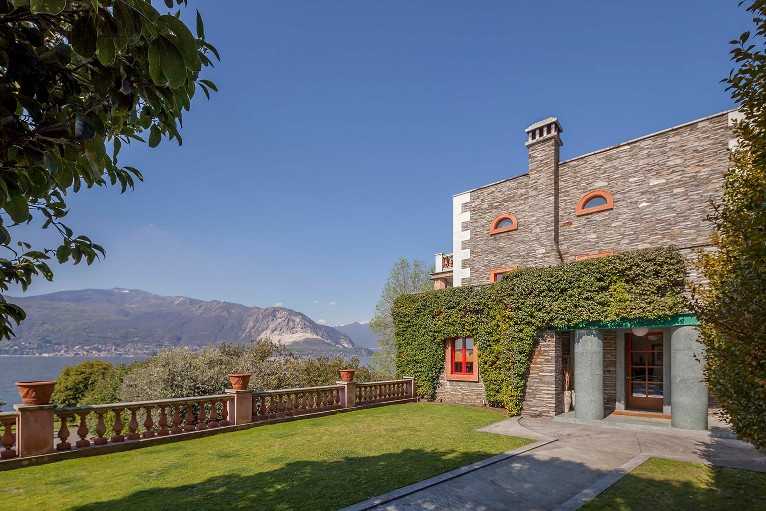 rabat lade som om Hals Aldo Rossi's Villa is now up for sale